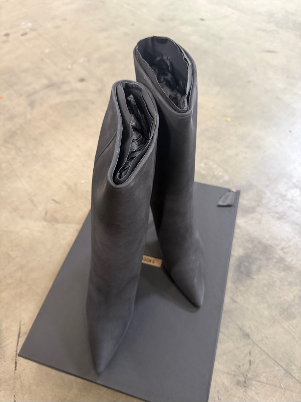 NEW ▪️Yeezy Women's Nubuck Pointed Toe Mid-Calf Boots 39.5 Graphite - Picture 2 of 7